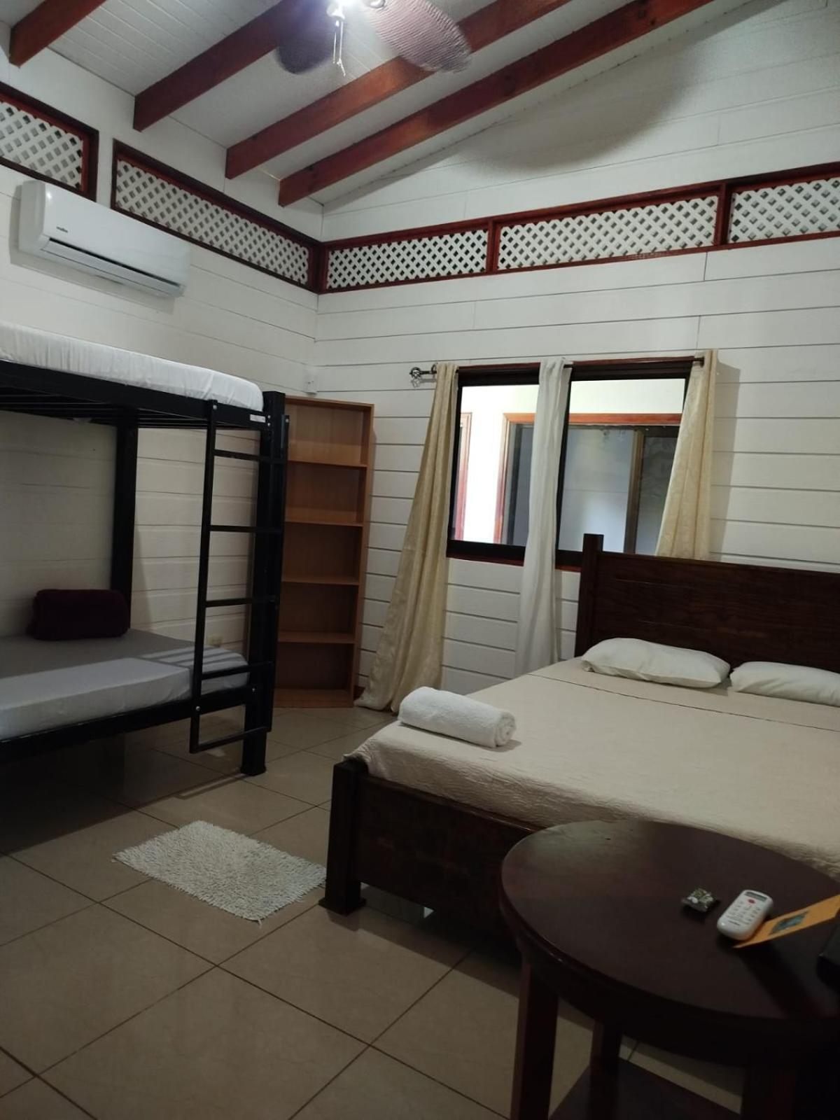 Hotel Liah'S Tortuguero Esterno foto